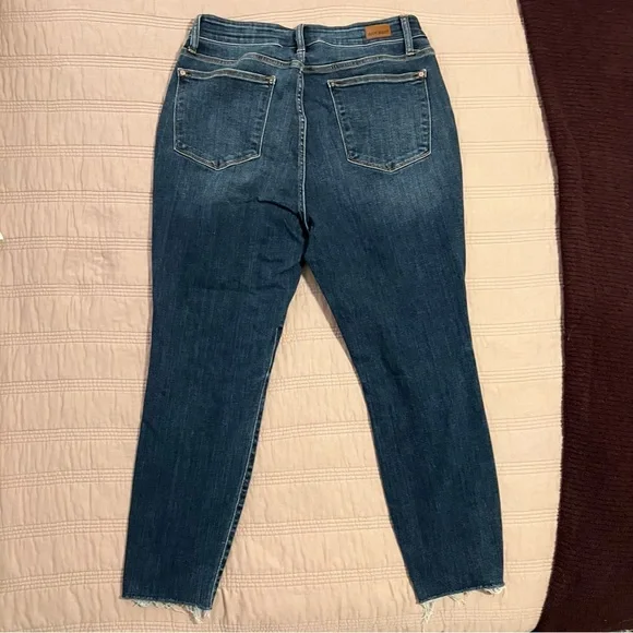 Judy Blue Button-Fly Cropped Jeans Skinny Fit - Picture 4 of 6